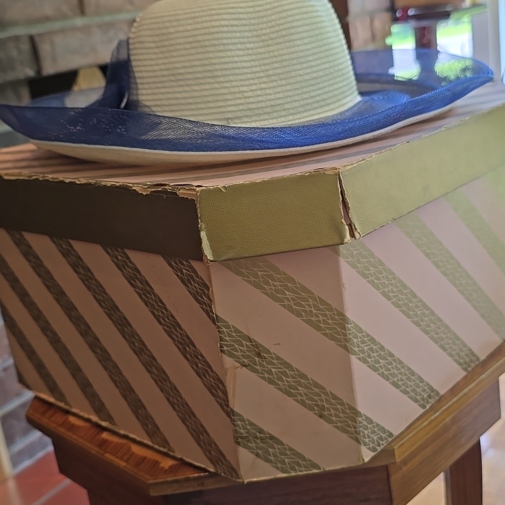 Vintage White and Royal Blue Wide-Brim Hat + Vintage Hat Box​​ - Picture 8 of 10